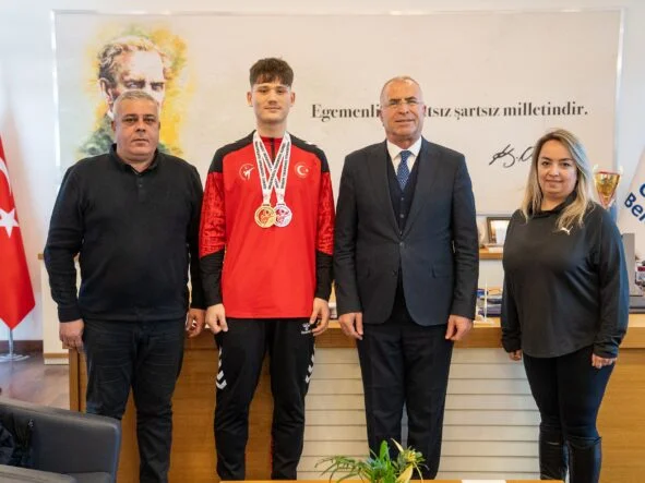 Gaziemirli taekwondocu Türkiye şampiyonu oldu (3)