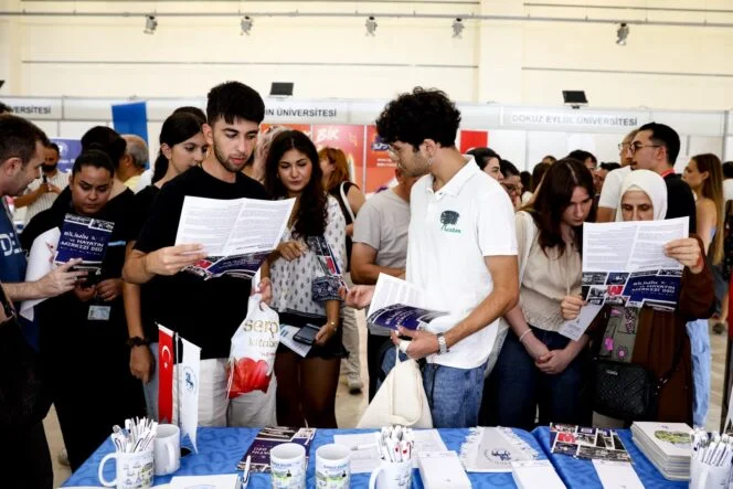 DEÜ, İZMİR ÜNİVERSİTE TERCİH FUARI’NDA ADAY ÖĞRENCİLERLE BULUŞTU